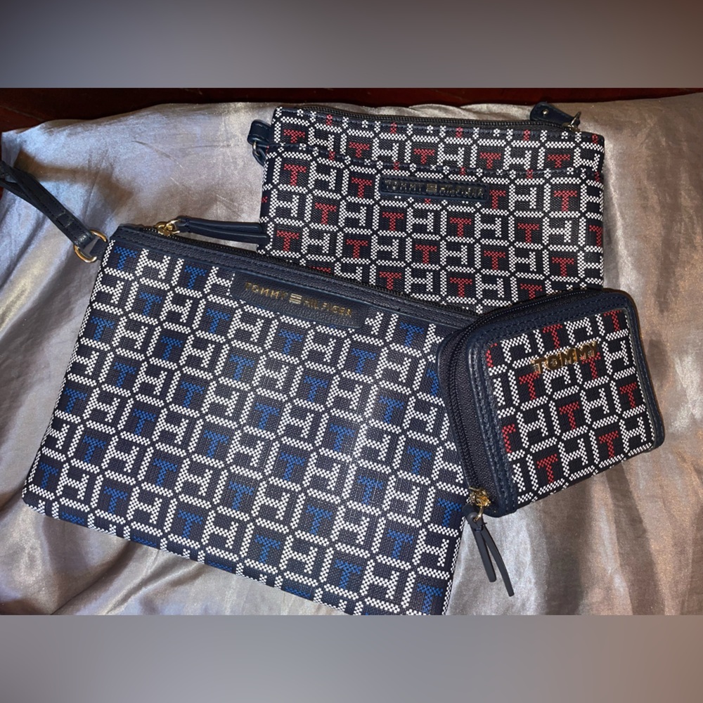 NEW Tommy Hilfiger Navy and Red Patterned Wristlet, Pouch, Coin Purse